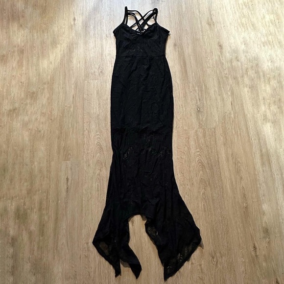 fitted lace wedding dress Hecate Lace Maxi Dress [B]